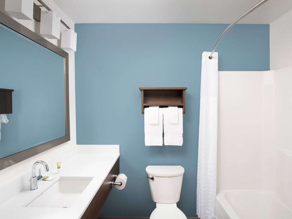 Woodspring Suites Carol Stream - Chicago Номер фото